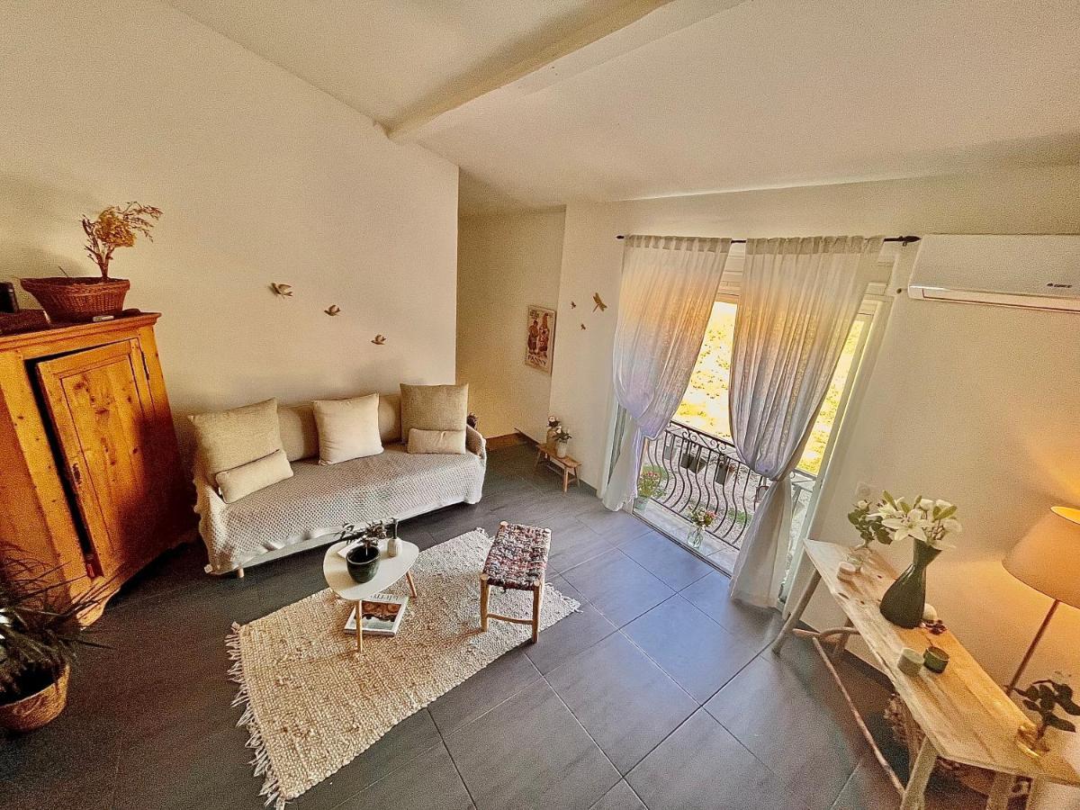 Ferienwohnung Loft Atypique Au Milieu Des Champs Tourrettes Exterior foto