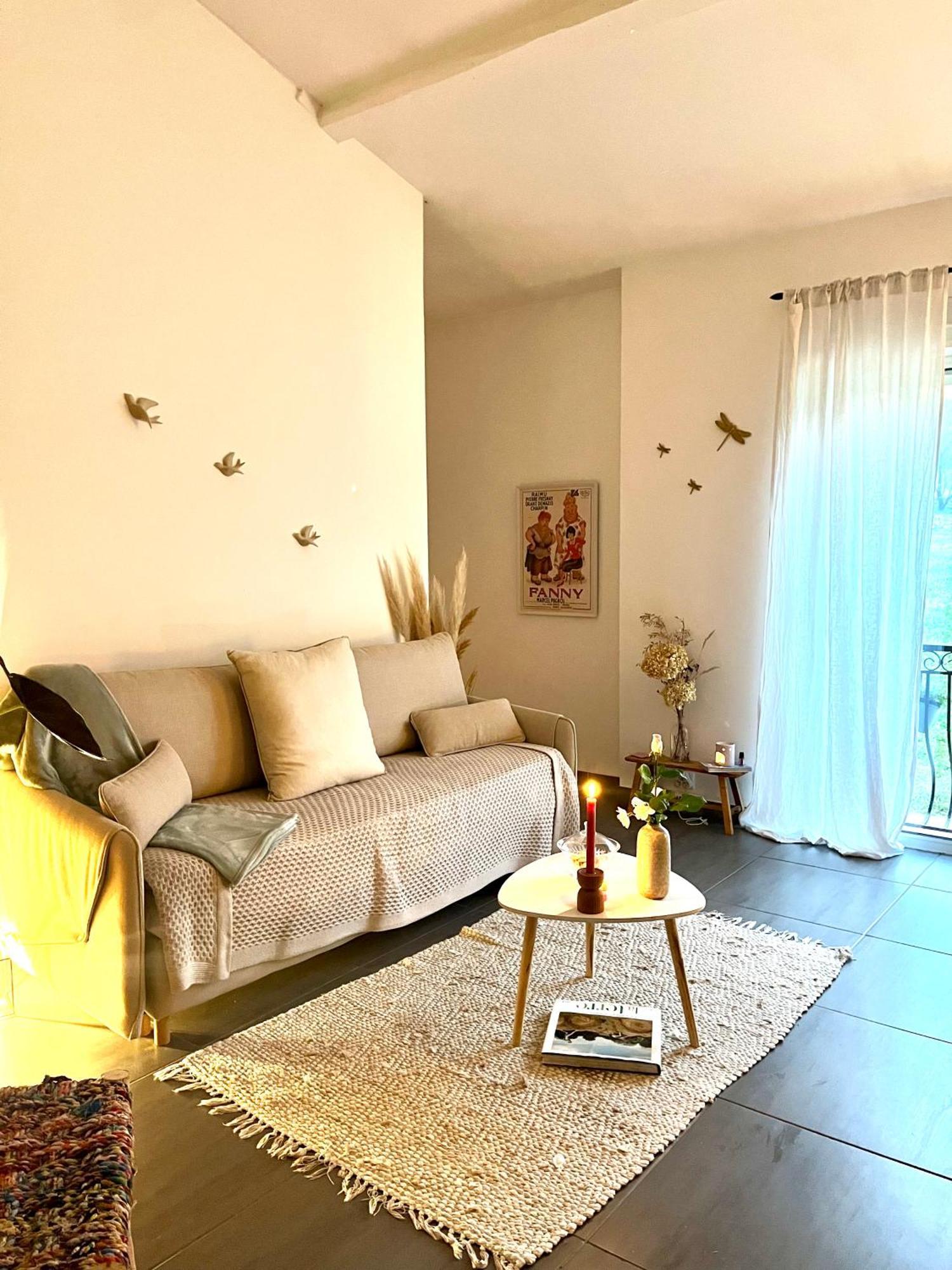 Ferienwohnung Loft Atypique Au Milieu Des Champs Tourrettes Exterior foto